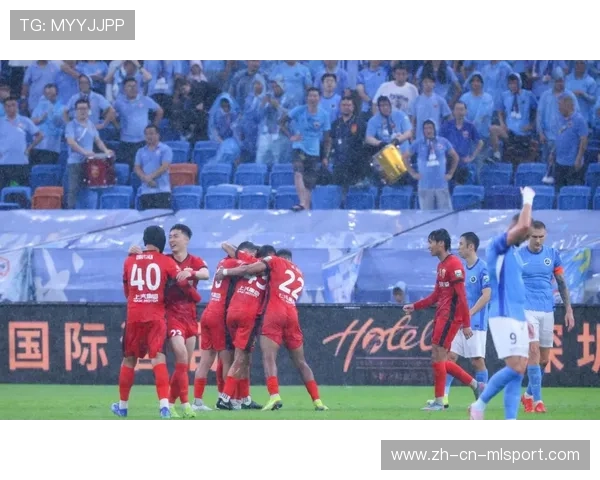 上海海港杨希边路强吃成功，底线倒三角制造杀机