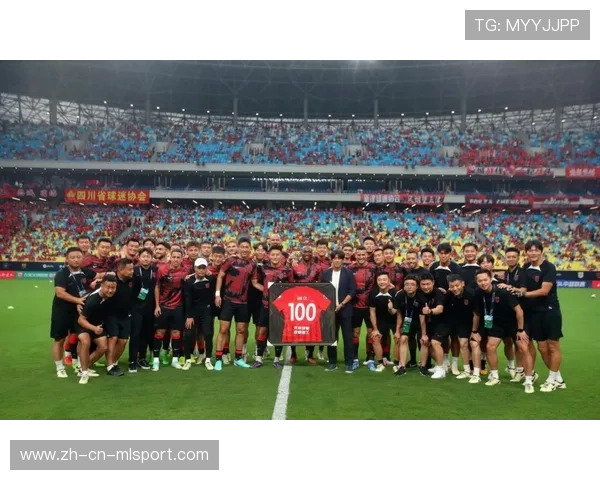 成都蓉城拜合拉木反击带球推进，连续变向甩开追兵